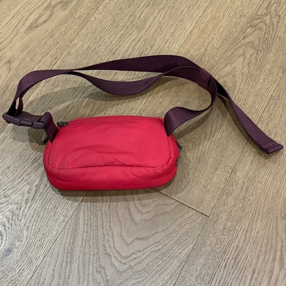 GUC Lululemon Team Canada Quilted Everywhere Belt Bag Crimson/Red Merlot - Picture 9 of 9